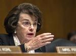 Senator. Den demokratiske senator fra Californien, Dianne Feinstein forsøger nu igen at få indført et forbud mod køb, salg og besiddelse af semiautomatiske våben i USA. 