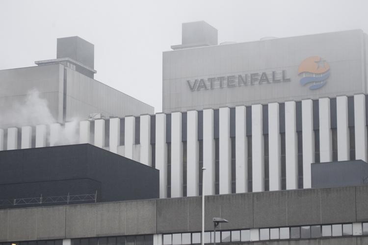 Brand. En silo på Amagerværket med træpiller brænder - og branden tager til. 