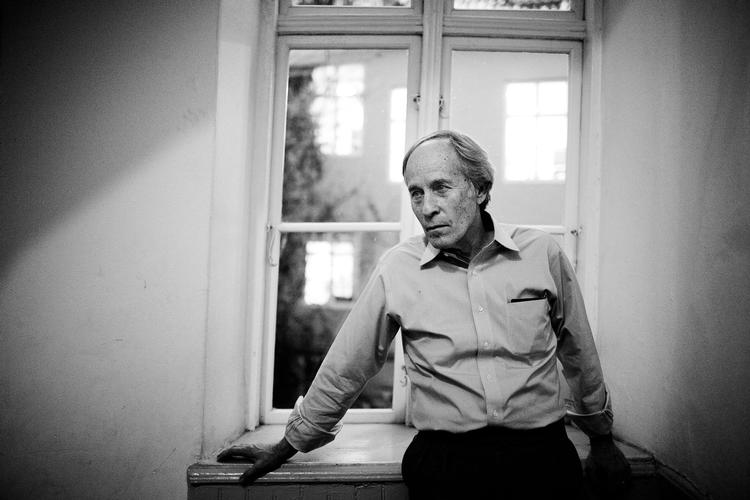 tilfreds. 'Canada', som Richard Ford regner for en af sine bedste bøger, bliver måske hans sidste lange roman. Den amerikanske forfatter er i Danmark for at tale om sit forfatterskab.