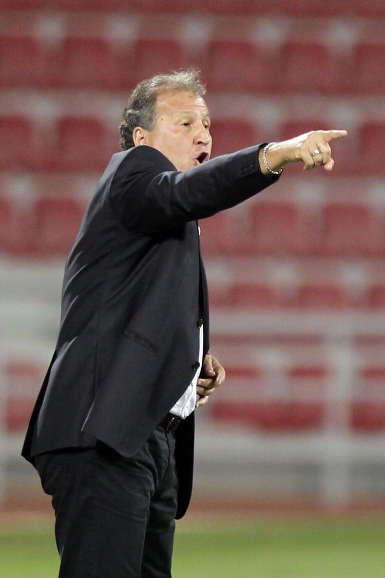 Ledig. Zico har senest været landstræner i Irak, men de kunne ikke betale lønnen til tiden. 