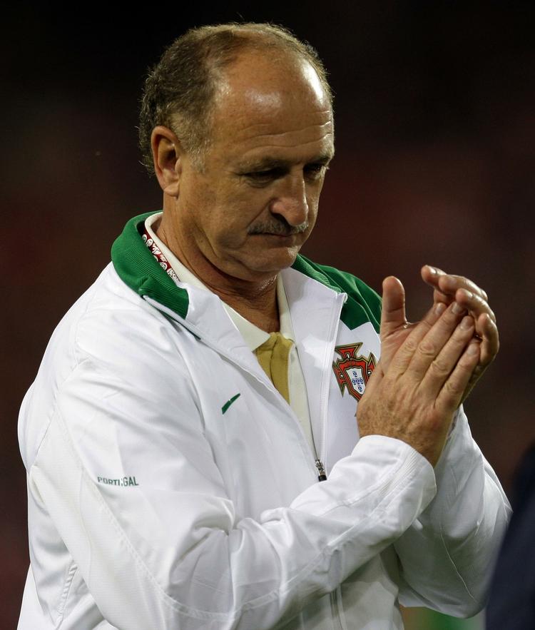 Genansat. Scolari står med opgaven over dem alle: Brasilien skal for enhver pris vinde VM på hjemmebane i 2014. 