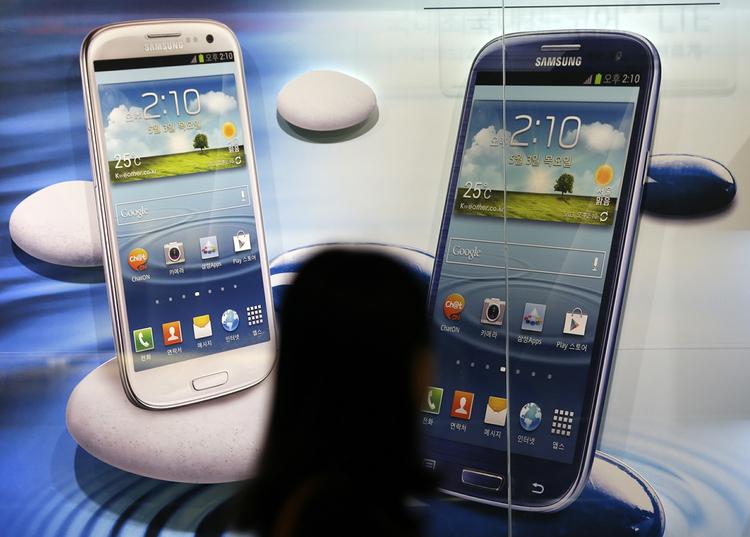 strid. Apple har tilsyneladende mistet momentum i sine mange retssager om patentkrænkelser mod rivaler på markedet - først og fremmest Samsung. Samsung udstiller her nogle af sine smartphones i sit hovedkvarter i Seoul i Sydkorea. 