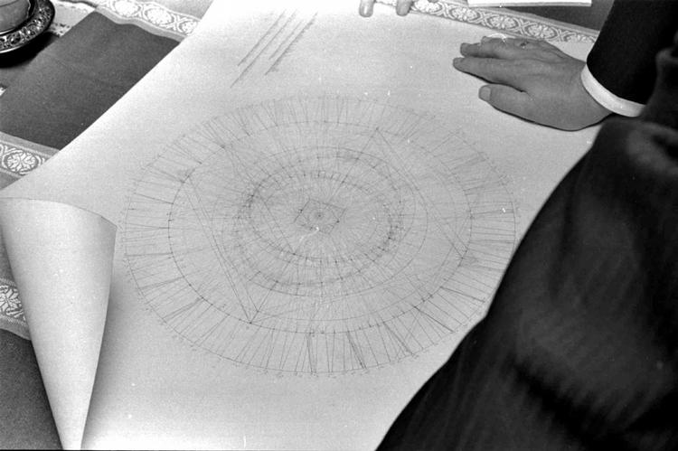 Det forholdt sig sådan, at rumskibene ikke kunne lande på jorden, før menneskerne havde en matchende teknologi. Derfor stod Orthon-folkene nu over for en ny stor opgave ... 