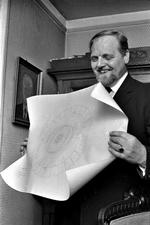 Dernæst gentog han seancen i egen hjem i København. Han forklarede pressen, at det var tegningen til motoren til et rumskib 