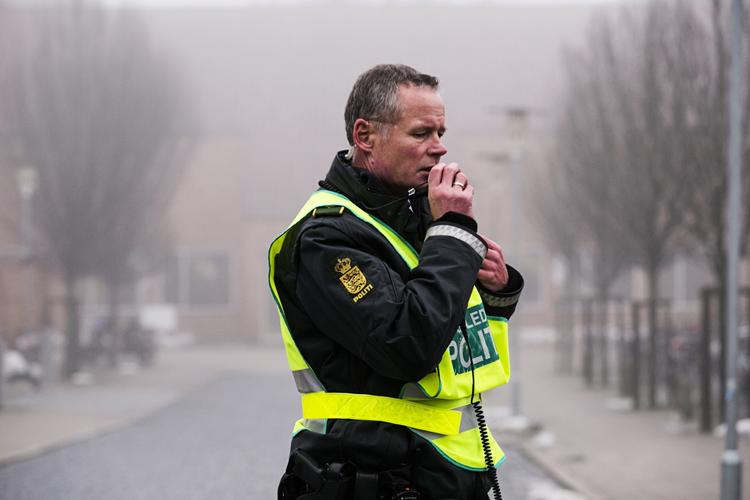 Afspærret. Politiet sendte i går de studerende hjem fra Handelshøjskolen i Aarhus efter bombetruslen. 