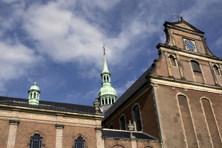 Amen. Tilhørerne blev sunget ud af Holmens Kirke med det blideste amen i 'Messias's minde. 