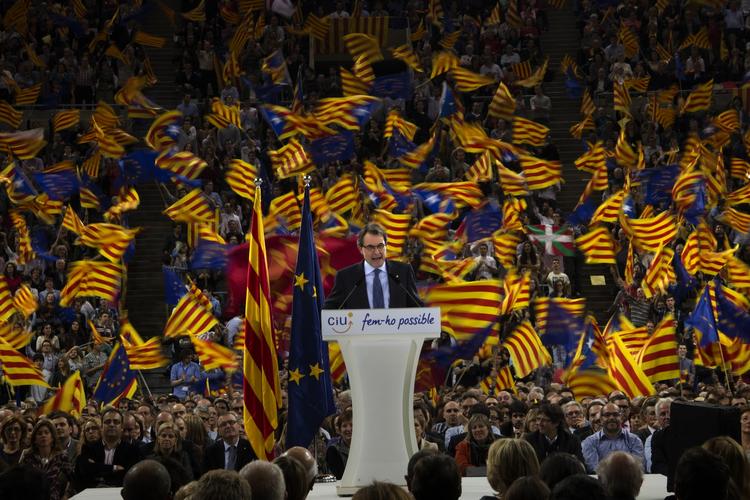 Frontfigur. Artur Mas ses her under et af de sidste valgmøder inden valget, som betød en tilbagegang for hans nationalistiske parti CiU. Han ser dog ud til at blive siddende som øverste chef for den lokale regering. 