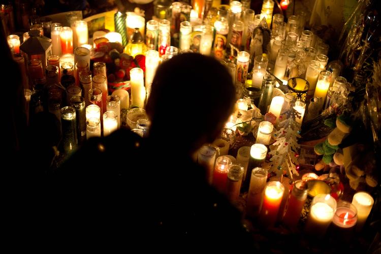 Den amerikanske våbenlobby, NRA, vil på fredag holde et pressemøde, hvor våbenlobbyen erklærer, at de vil bidrage til, at skoleskyderier, som på Sandy Hook-skolen fredag, aldrig sker igen. 