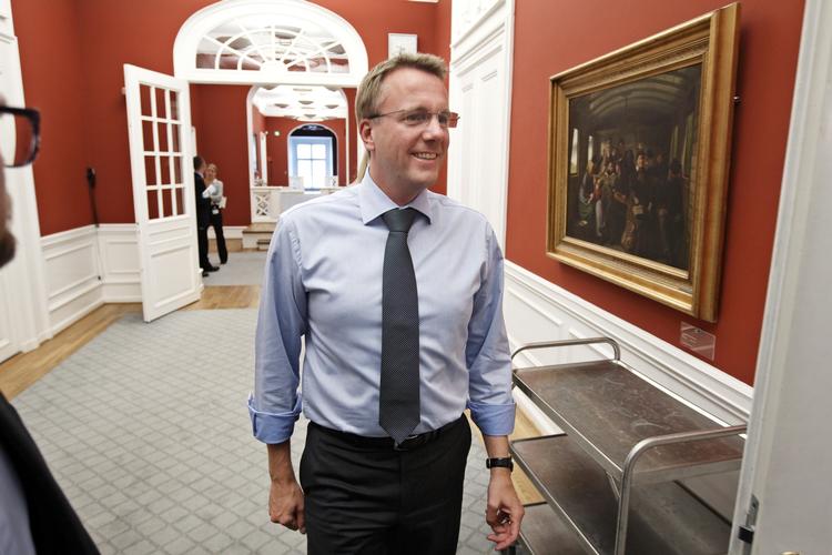 Efterretning. Justitsministeren vil ikke svare på spørgsmål om Morten Storm. 