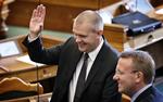 Tilfredshed. Bjarne Corydon (til venstre) så velfornøjet ud under førstebehandlingen af finansloven. I dag kunne han smile igen 