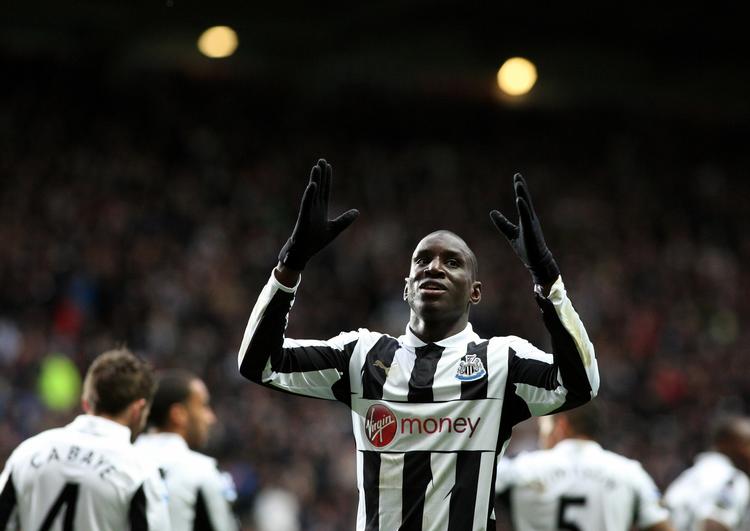 bøde. Newcastle Uniteds Demba Ba lurer på et skifte til en storklub. Og han har kastet sin kærlighed på Arsenal. 