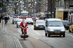 HO. Ho Ho. Julemanden er at spotte tirsdag til torsdag rundt omkring i trafikken. 