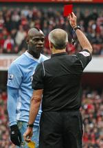 Ilter. 22-årige Mario Balotelli har i 78 kampe for Manchester City fået 23 gule og fire røde kort. Til sammenligning har Citys forsvarsspiller Joleon Lescott blot fået fem gule kort i 115 kampe. 