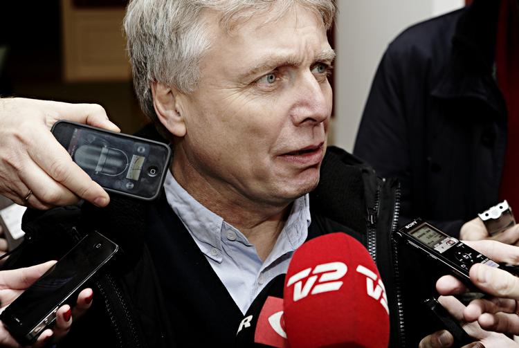 Nedtur. Uffe Elbæk tager orlov fra Folketinget i januar, men først afleverer han en harsk kritik af medierne. 