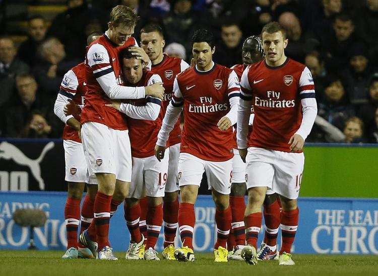 Stortalent. Midtbanemanden Jack Wilshere (t.h.) regnes for at være et af de mest håbefulde nye navne i engelsk fodbold. Han fik ødelagt hele sidste sæson af skader, men er nu tilbage på topniveau. 