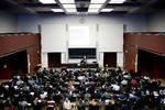 Godt. For nogen. Der skal mere fokus på de rigtig dygtige på universiteterne. Her er det studerende på Københavns Universitet, der undervises i en festssal på Geocenter. 