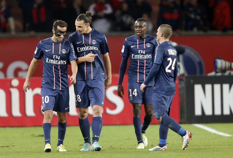 exit. Brasilianske Nene (tv) har ikke kunnet finde plads hos PSG efter ankomsten af svenske Zlatan Ibrahimovic (nummer to fra venstre). 