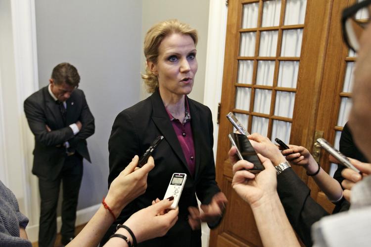 Problemer. Regeringen har to muligheder for at blive kåret som 'årets flop'. 