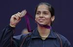 lykkestund. Saina Nehwal havde svært ved at holde tårerne tilbage, da hun modtog sin bronzemedalje i kvindernes single-turnering ved OL i London. 