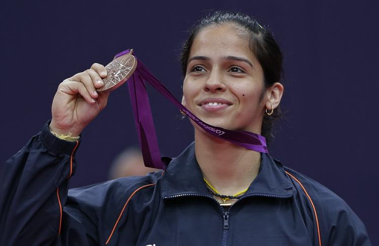 lykkestund. Saina Nehwal havde svært ved at holde tårerne tilbage, da hun modtog sin bronzemedalje i kvindernes single-turnering ved OL i London. 