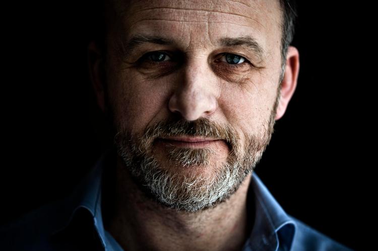 Metervare?  Nikolaj Cederholm står bag den folkelige teaterkoncert om The Beatles, ’Hey Jude’: »Man kan sagtens se  vores forestilling som teatrets svar på Ben &amp; Jerry’s Ice Cream«, siger han. 