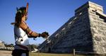 ENDEN. I morgen går jorden under ifølge maya-profetier. Derfor strømmer turister til steder som Chichen Itza-pyramiden i Mexico. 