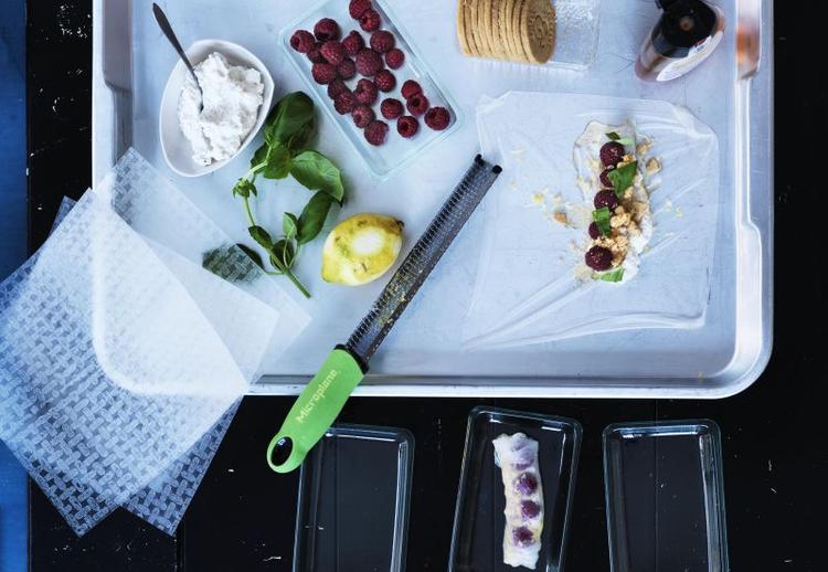 Så ruller vi. Gør det selv-desserten kan varieres med forskellige former for fyld. 