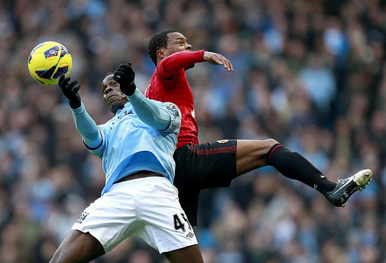 2-3. Mario Balotelli var på det tabende hold i søndags mod United. Italieneren har ikke været i samme form, som i sidste sæson, hvor han nåede 17 scoringer i 32 kampe for City. Balotelli har scoret beskedne tre gange i 15 matcher i denne sæson. 