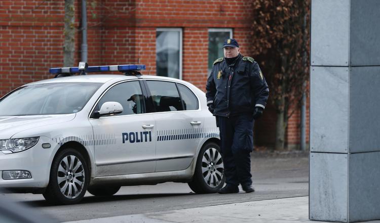 Brand. Politiet er fortsat til stede ved restaurant Vejlegården efter nattens brand. 