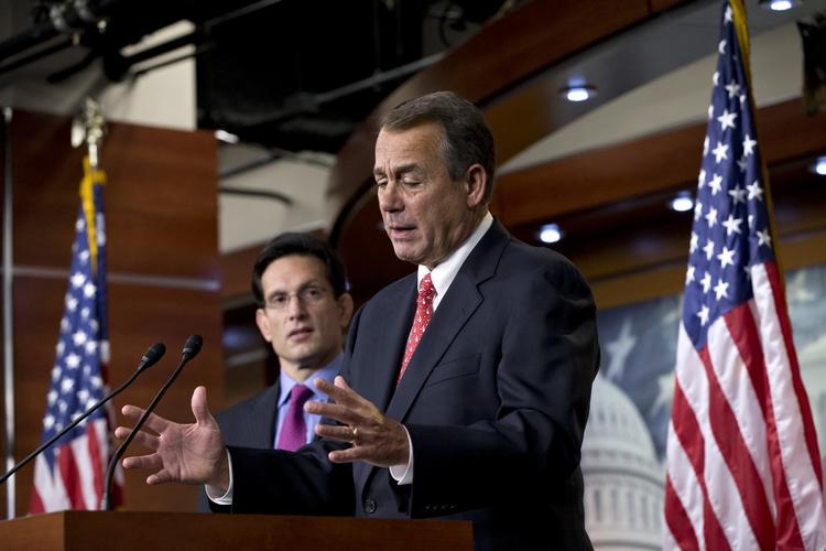 Tro. Efter John Boehners skatteforslag blev nedstemt af hans egne partifæller, Republikanerne, har han ingen forslag til, hvordan Washington skal enes om en løsning på den såkaldte økonomiske afgrund. Kun Gud ved det, siger han. 