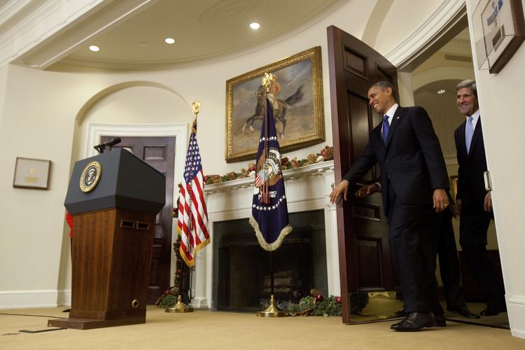 Nominering. Præsident Barack Obama går ind i  Roosevelt-rummet sammen med senator John Kerry. 