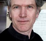 Undersøgende.  Hans Abrahamsens metode har været at tage noget eksisterende – en kromatisk tonerække, for eksempel, eller et allerede eksisterende musikstykke – og så gå på opdagelse i materialet for at finde ny musik inde i den allerede eksisterende. 