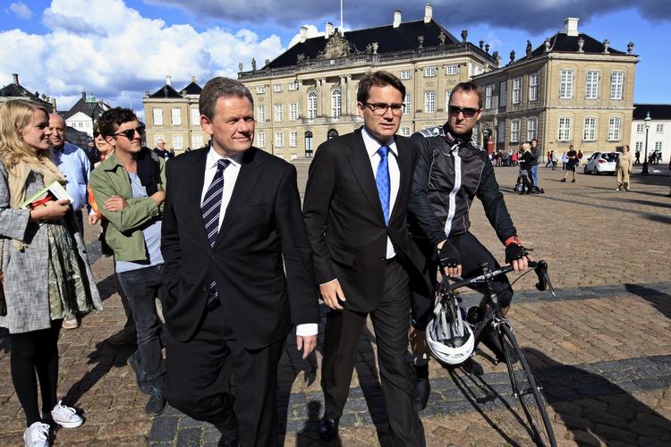 Partitop. Brian Mikkelsen (til højre) afviser, at han er klar til at overtage formandsposten fra Lars Barfoed. 