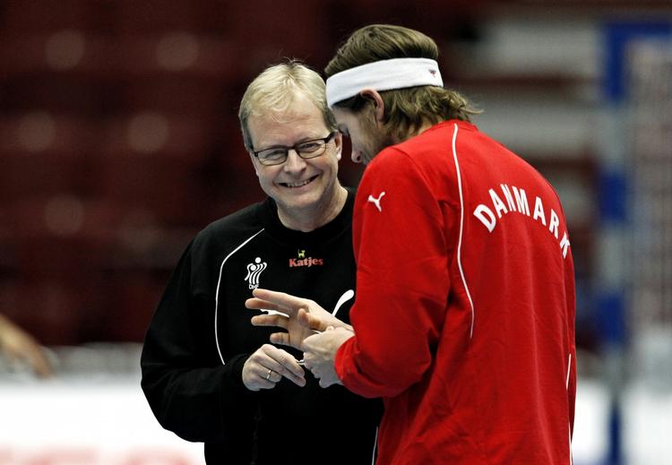 stil. Ulrik Wilbek i en hyggestund med Mikkel Hansen, og den typisk danske tilgang til måden at spille håndbold på bør bevares, synes en gruppe af de erfarne spillere. 