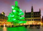 Nytænkning. Julestemningen var i fare, da  bystyret i Bruxelles opstillede en slags kubistisk juletræ på den gamle Grand Place. 