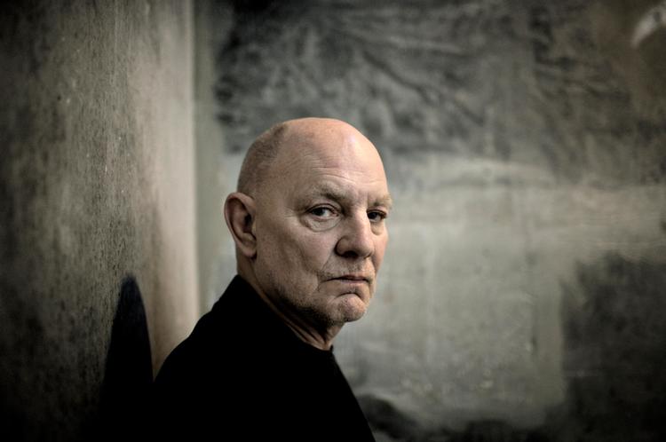 DJÆVELSK. Lars Norén kan ødelægge enhver familiemiddag,  når han først  begynder at pille ved overfladen. 