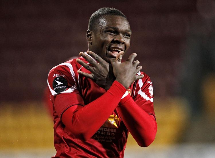 SALGSOBJEKT. Med sine 20 år og status som landsholdsspiller er Jores Okore interessant for mange. 