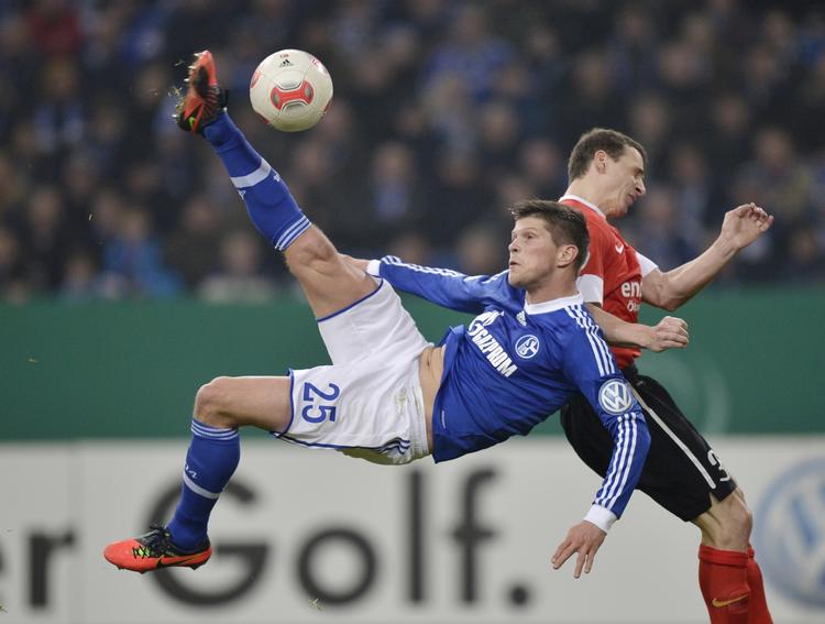 TILFREDS. Forholdene i Gelsenkirchen er så tilfredsstillende for Klaas-Jan Huntelaar at han bliver i yderliger to år. 