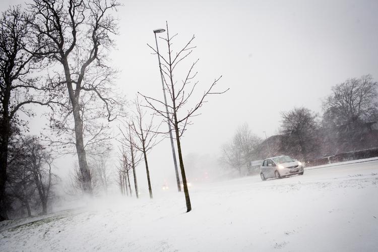 Hjælp. Falck og Dansk Autohjælp har til sammen måtte rykke ud omkring 150 gange, og det ser ud til, at de får mere travlt i Nordjylland og Østjylland senere på dagen. 