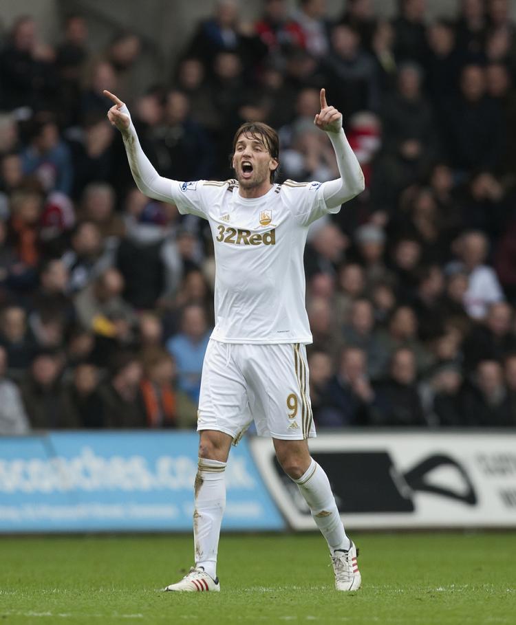 TOPSCORER. Med 13 mål er den tidligere Rayo Vallecano-angriber Miguel Michu nu alene øverst på Premier Leagues topscorerliste. 