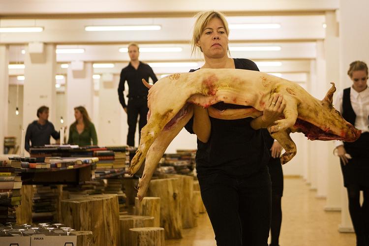 Madkunstner. Mette Sia Martinnusen havde kreeret ni retter til forestillingen 'Vølves Spådom'. 