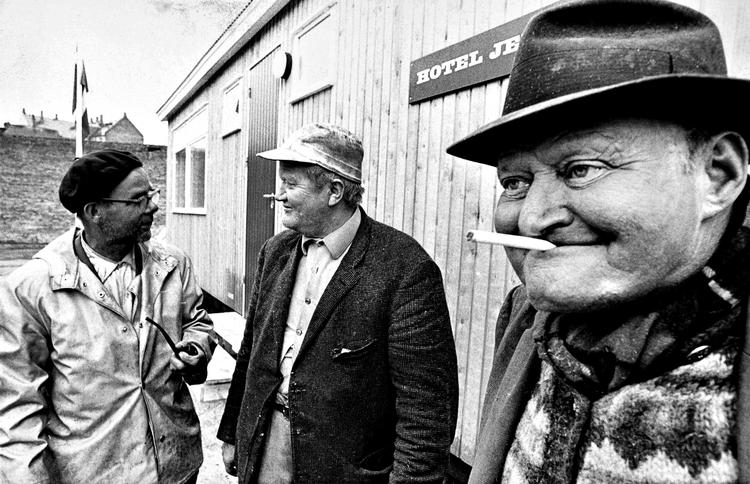 HUSLY. Kirkens Korshær stod bag Hotel Jens, der  åbnede i 1971. Det begyndte med en skurvogn med 8-10 sovepladser til hjemløse, men siden har 'hotellet' udvidet. 