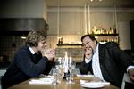 Mellemmåltider. James  Price og Søren Ryge lader til at nyde  hinandens selskab – også når der ikke  lige er sovs på bordet. 