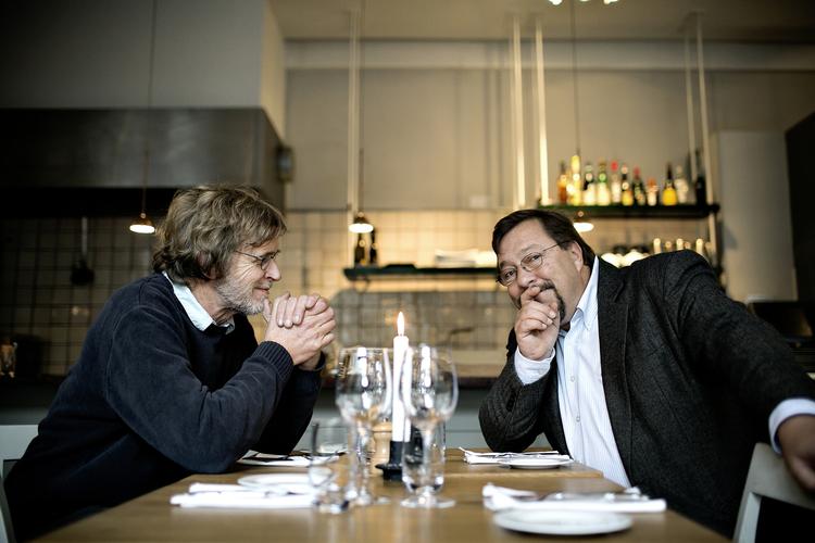 Mellemmåltider. James  Price og Søren Ryge lader til at nyde  hinandens selskab – også når der ikke  lige er sovs på bordet. 