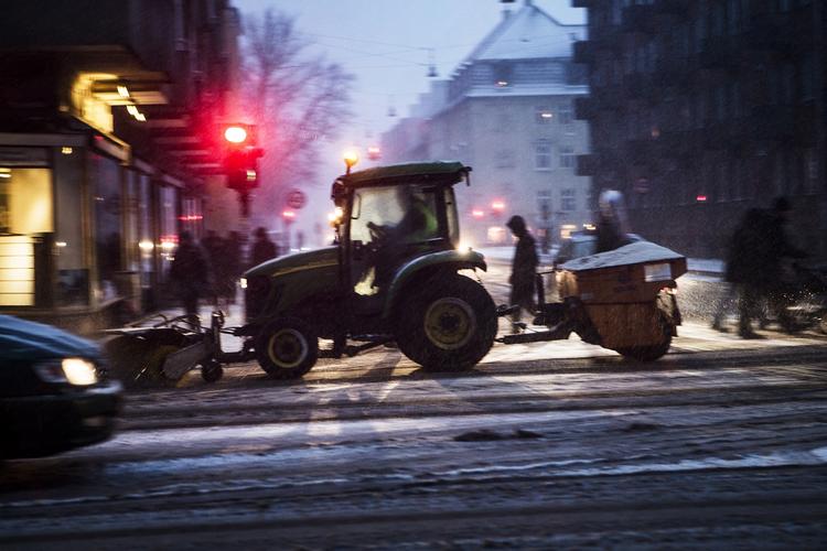 RYDDET. Trods voldsomt snevejr i aftes er der nu ryddet på vejene rundt om i landet. 