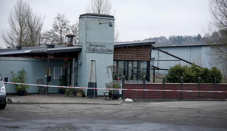 Brand. Politiet ønsker ikke at oplyse, hvor stor skade restaurant Vejlegården har taget efter branden natten til fredag. 