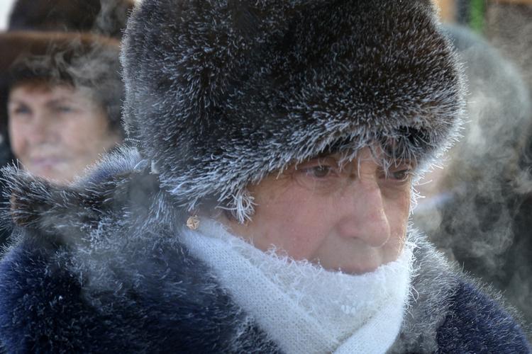 Koldt. I byen Novosibirsk i Sibirien, som ligger godt 2.800 kilometer øst for Moskva, er der i øjeblikket minus 60 grader. 