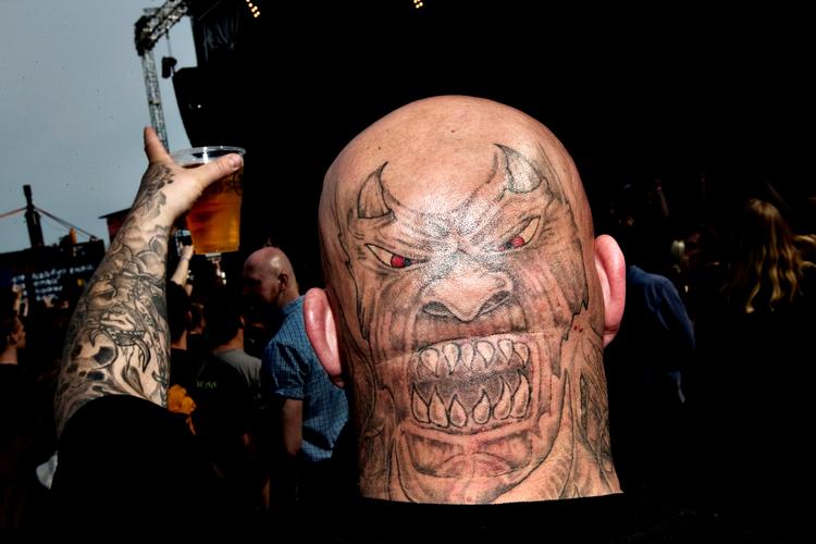 Tattoohead. Et lærred så smukt og lige så smukt udnyttet. Det' er heavy metal. Og det er et af de billeder Politiken-fotograf Jacob Ehrbahn har valgt til hans liste over årets bedste billeder. 