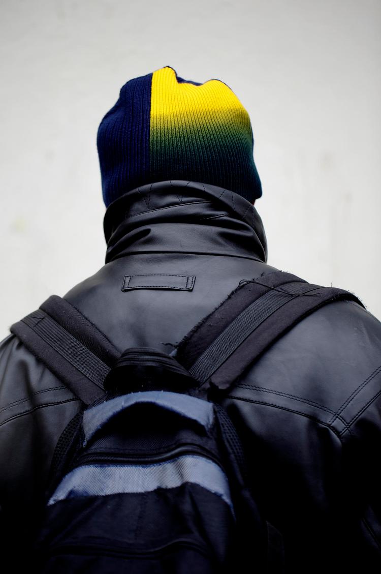 Arbejdsløs. John fra Nigeria har endnu ikke fundet arbejde i Danmark. Indtil videre har han tjent sine penge på at samle pantflasker og på enkelte dages arbejde hist og her. Foto: Martin Bubandt 