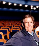 Nytår. I 100-året for John Cages fødsel leverer komponisten og musikformidleren Karl Aage Rasmussen en fornem introduktion til den amerikanske avantgardekunstner. 